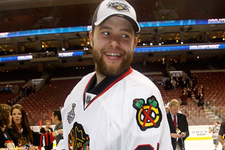 Antti Niemi helped the Chicago Blackhawks win the Stanley Cup in June. (Kathy Willens/AP file photo)