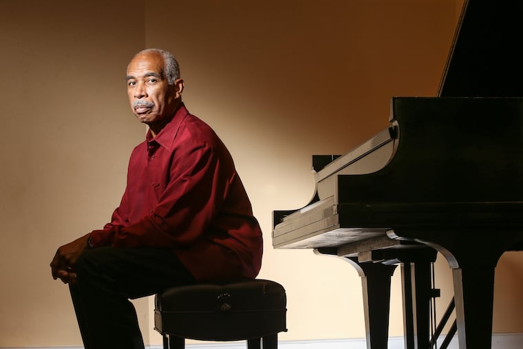 Pianist Leon Bates, at the Settlement Music School in Germantown. His career took him to stages around the world, but he never gave up his base in Philadelphia. Photo from 2018.