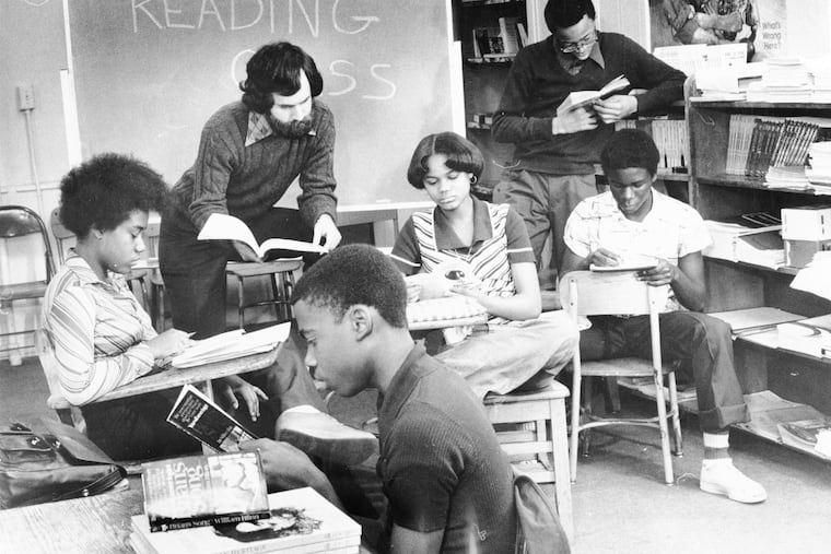 Joseph Jacovino, administrative head of the Parkway Program, conducts a reading class in what had been the dining room of a Victorian-era house in West Philadelphia in 1975.