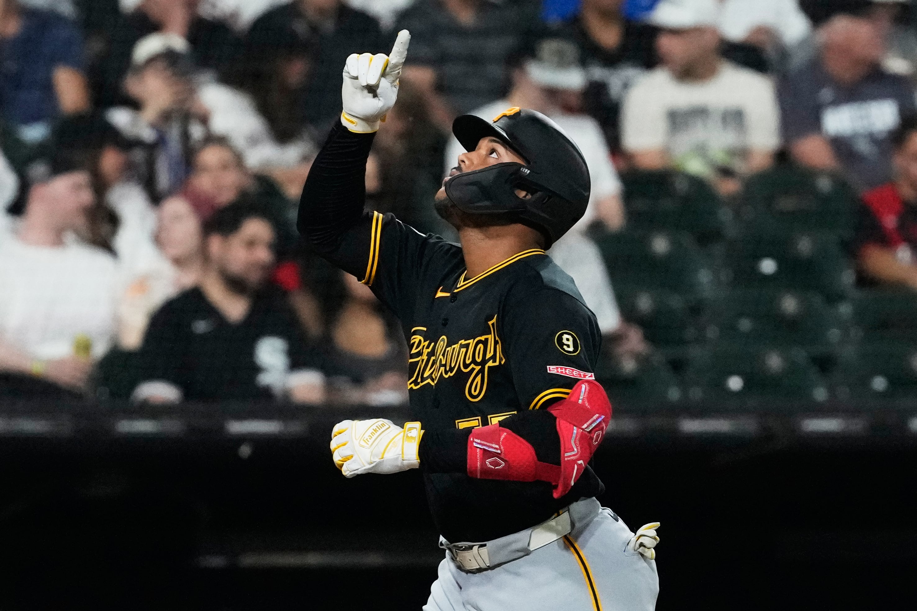 Valdez homers and the Pirates use 8 pitchers in a 4-2 win over the White Sox