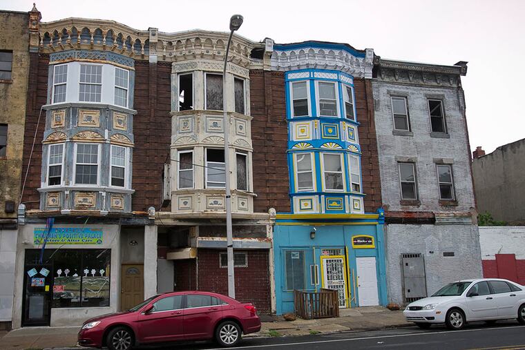 Ridge Avenue has suffered from blight, but the Phila. Housing Authority is planning to acquire properties and remake the area. (ALEJANDRO A. ALVAREZ / Staff Photographer)