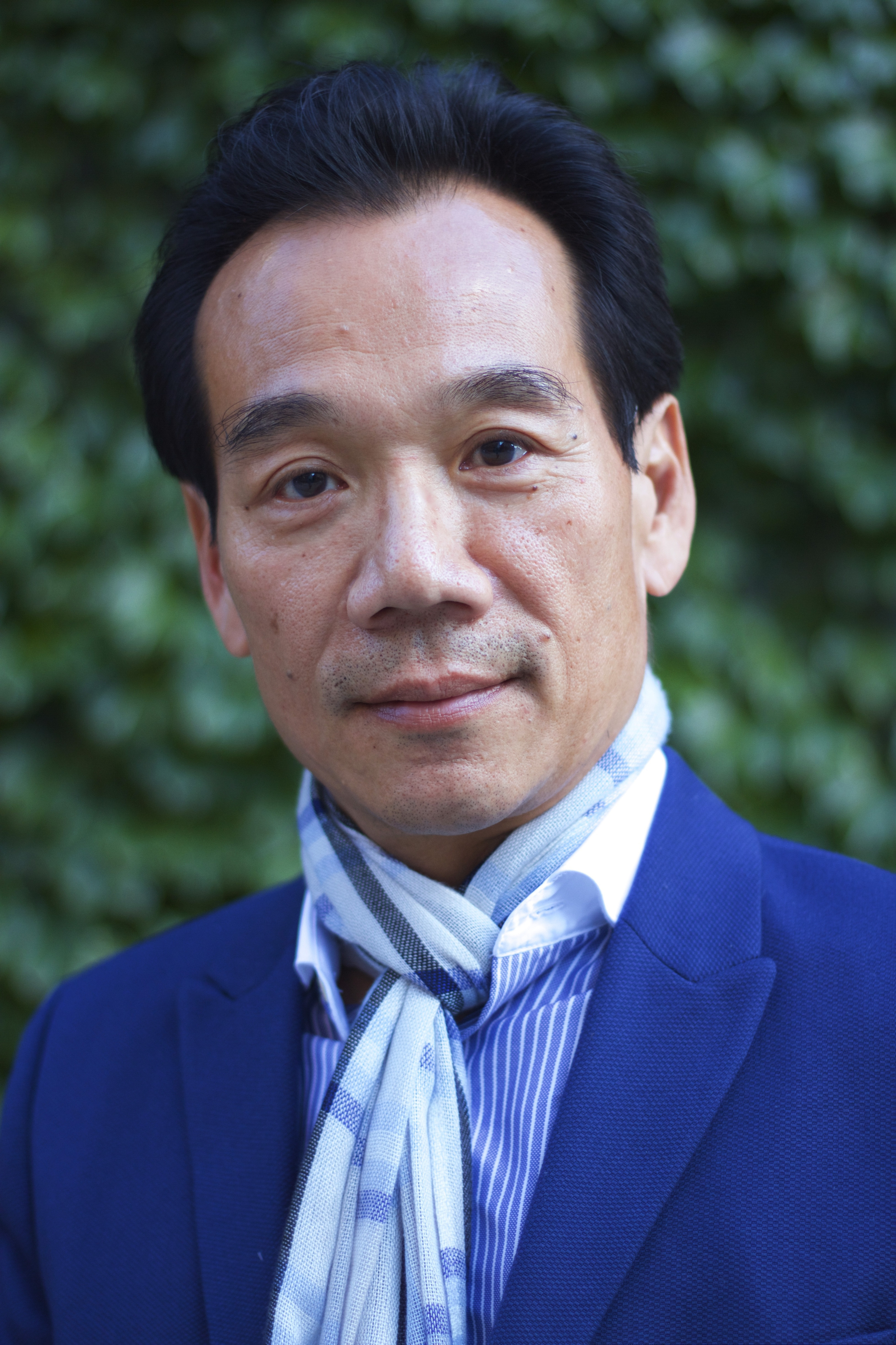 Da Chen, 57, was a brilliant storyteller who drew from the hardships he suffered as a persecuted child growing up in the midst of China’s cultural revolution to create the critically acclaimed memoir “Colors of the Mountain."