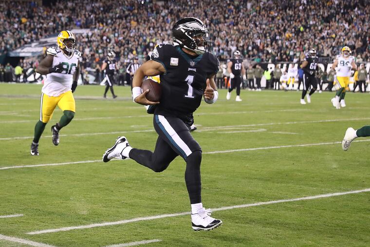 Eagles quarterback Jalen Hurts breaks free on a first-quarter run.