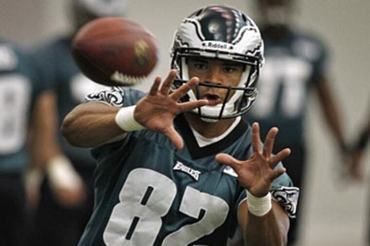 "There's a lot of room to work inside there," Eagles tight end Clay Harbor said. (Alejandro A. Alvarez/Staff Photographer)