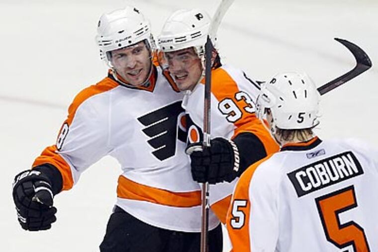 The Flyers took back home ice advantage with last night's win over the Sabres in Buffalo. (Yong Kim/Staff Photographer)