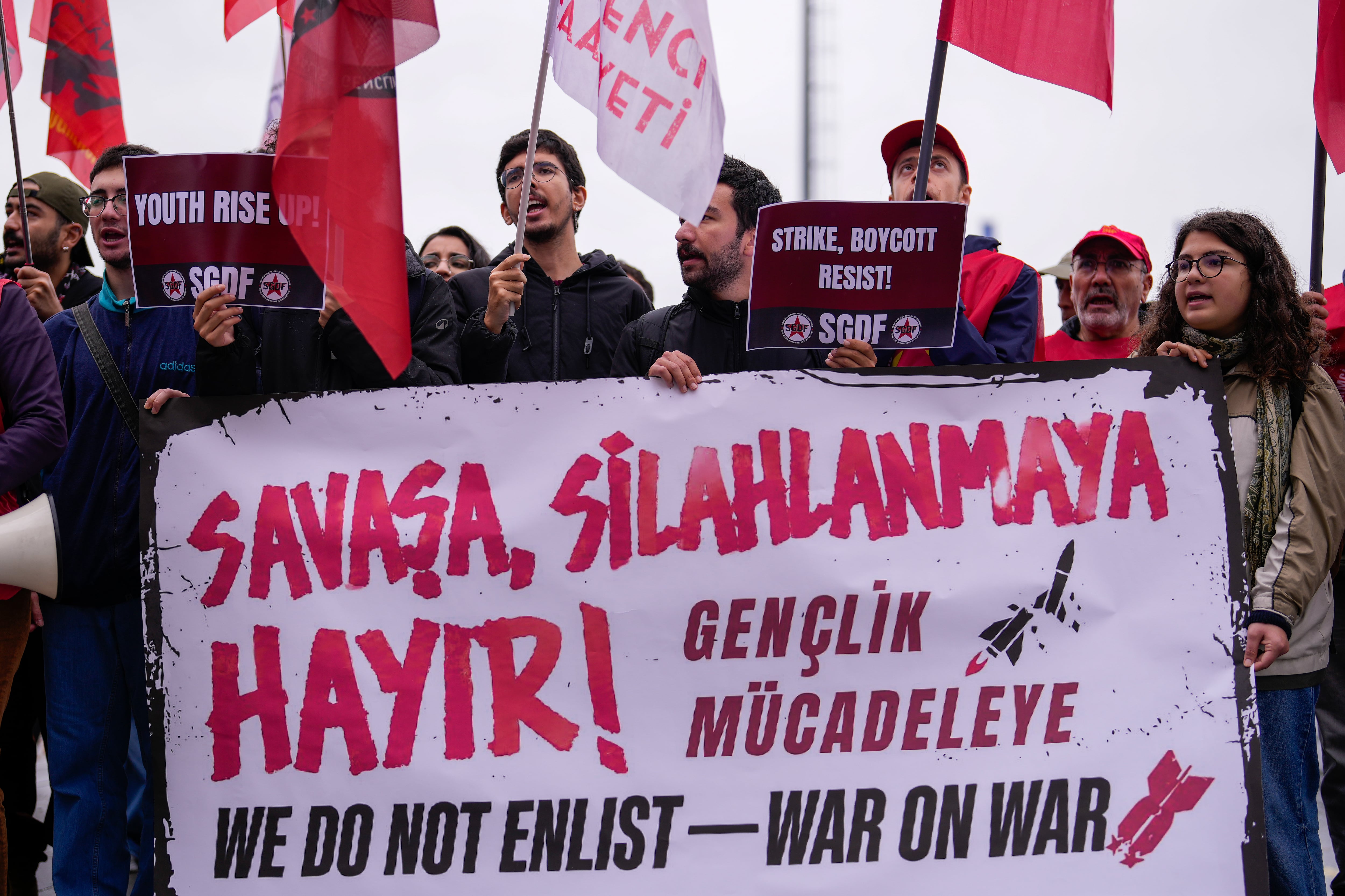 Dockworkers worldwide strike against arms shipments and to demand better working conditions