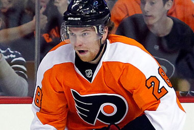 Claude Giroux signed a three-year deal Monday that will pay him $11.25 million. (Yong Kim/Staff file photo)