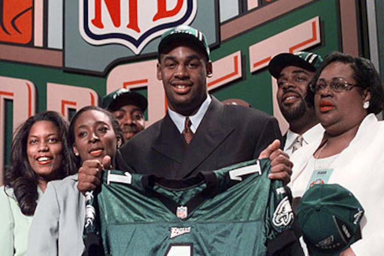 Eagles fans booed Donovan McNabb when he was picked at the 1999 NFL Draft. (Mark Lennihan/AP file photo)