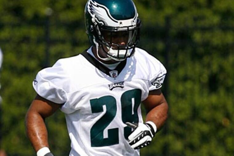 Nate Allen signed a four-year deal with the Eagles last night. (Alejandro A. Alvarez / Staff File Photo)