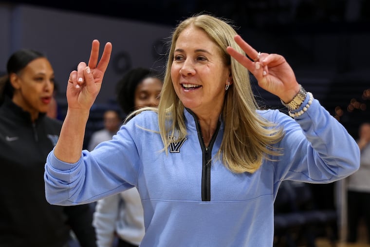 In the '90s, Denise Dillon faced Geno Auriemma's UConn teams as a player. Now as the Wildcats' coach, she's 1-9 vs. the Huskies.