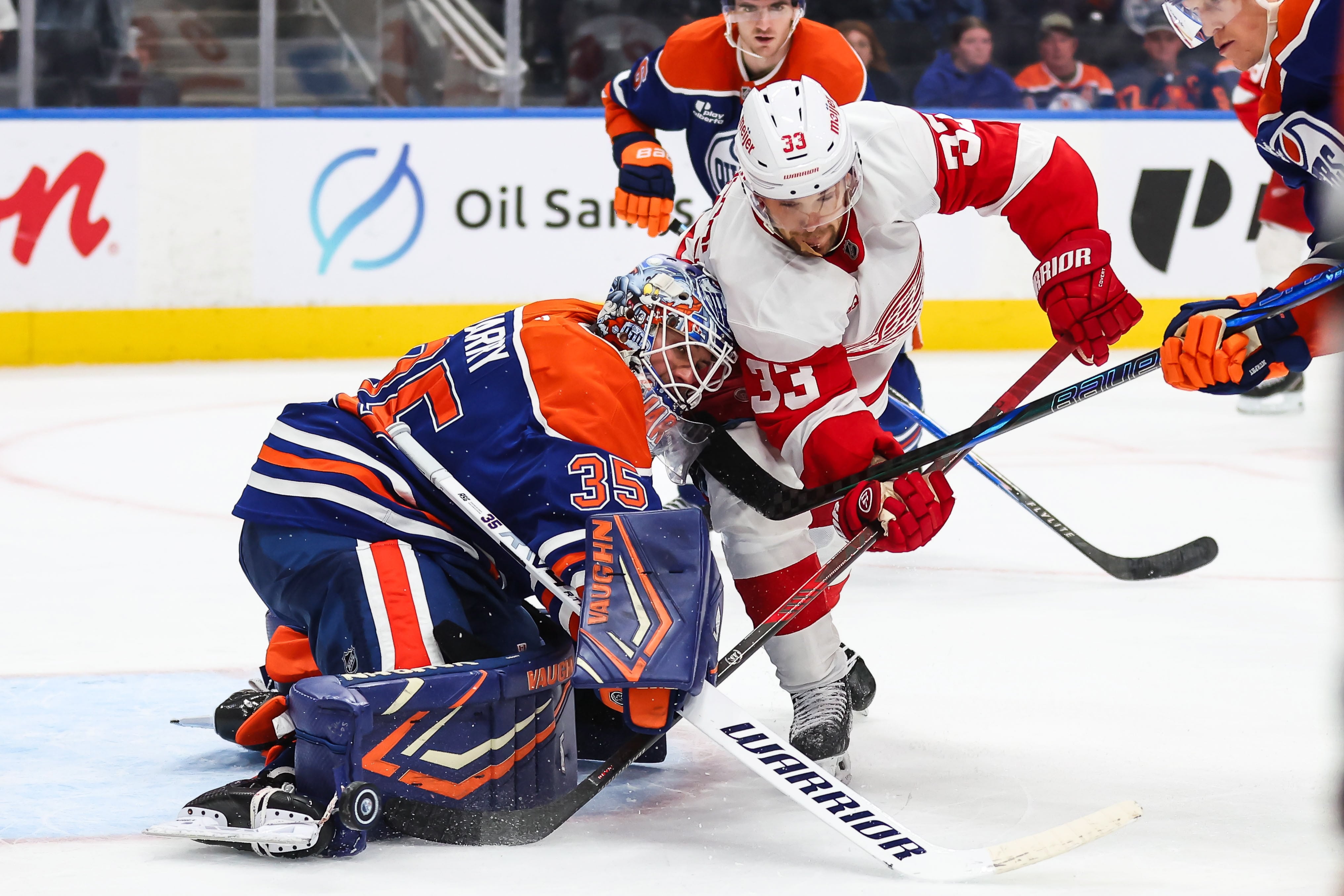 Raymond scores in shootout to lift Red Wings to 4-3 decision over Oilers