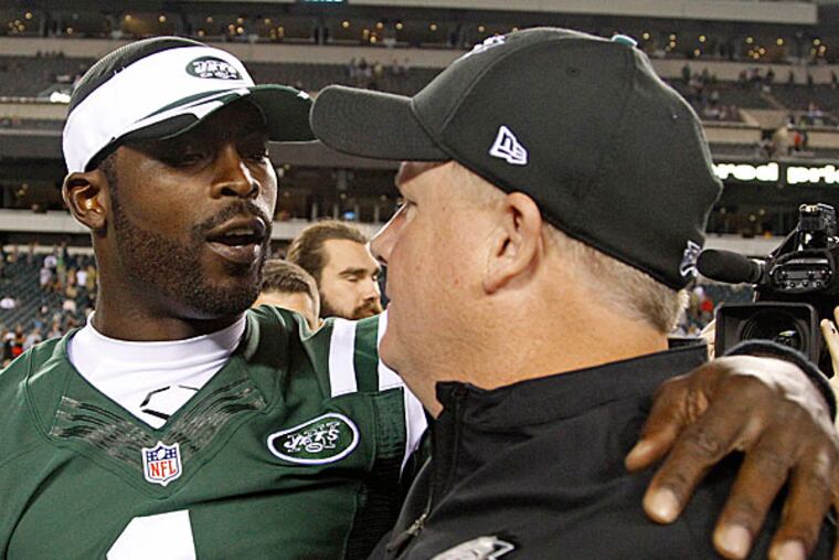 Jets quarterback Michael Vick greets Chip Kelly after the game. (Ron Cortes/Staff Photographer)