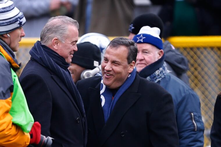 New Jersey Governor Chris Christie, second left, stands on the sidelines before an NFL divisional playoff football game between the Green Bay Packers and Dallas Cowboys Sunday, Jan. 11, 2015, in Green Bay, Wis. (AP Photo/Mike Roemer)