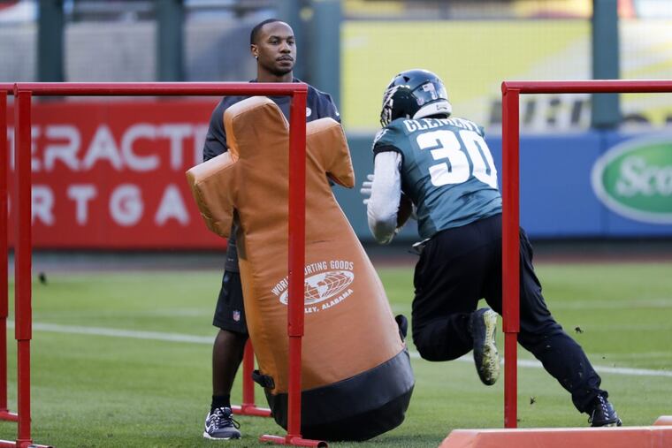 Injured Eagles running back Darren Sproles watches running back Corey Clement during team practice at Angels Stadium in Anaheim on Wednesday.
