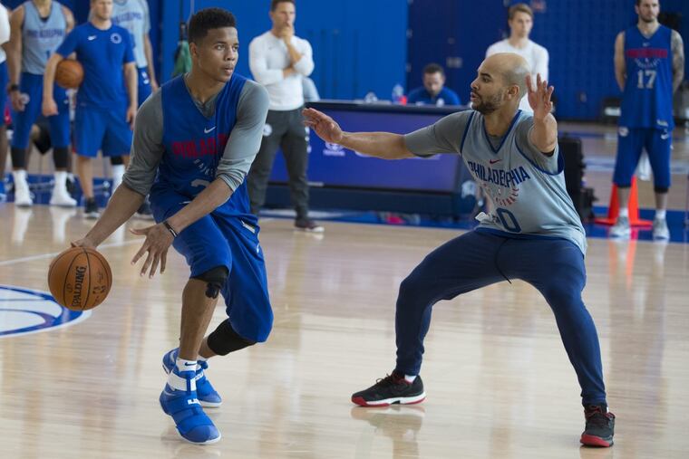 Jerryd Bayless (right) defends Markelle Fultz in practice on Wednesday.