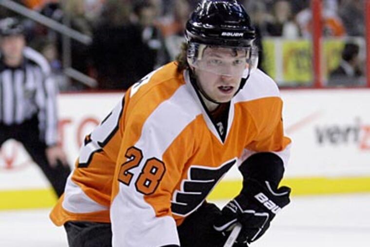 Claude Giroux and Chris Pronger were in a heated verbal exchange following Tuesday's win. (Yong Kim/Staff Photographer)