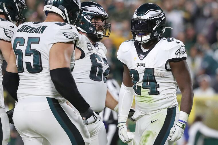 Offensive linemen Lane Johnson and Jason Kelce congratulate Jordan Howard after a touchdown run Thursday.