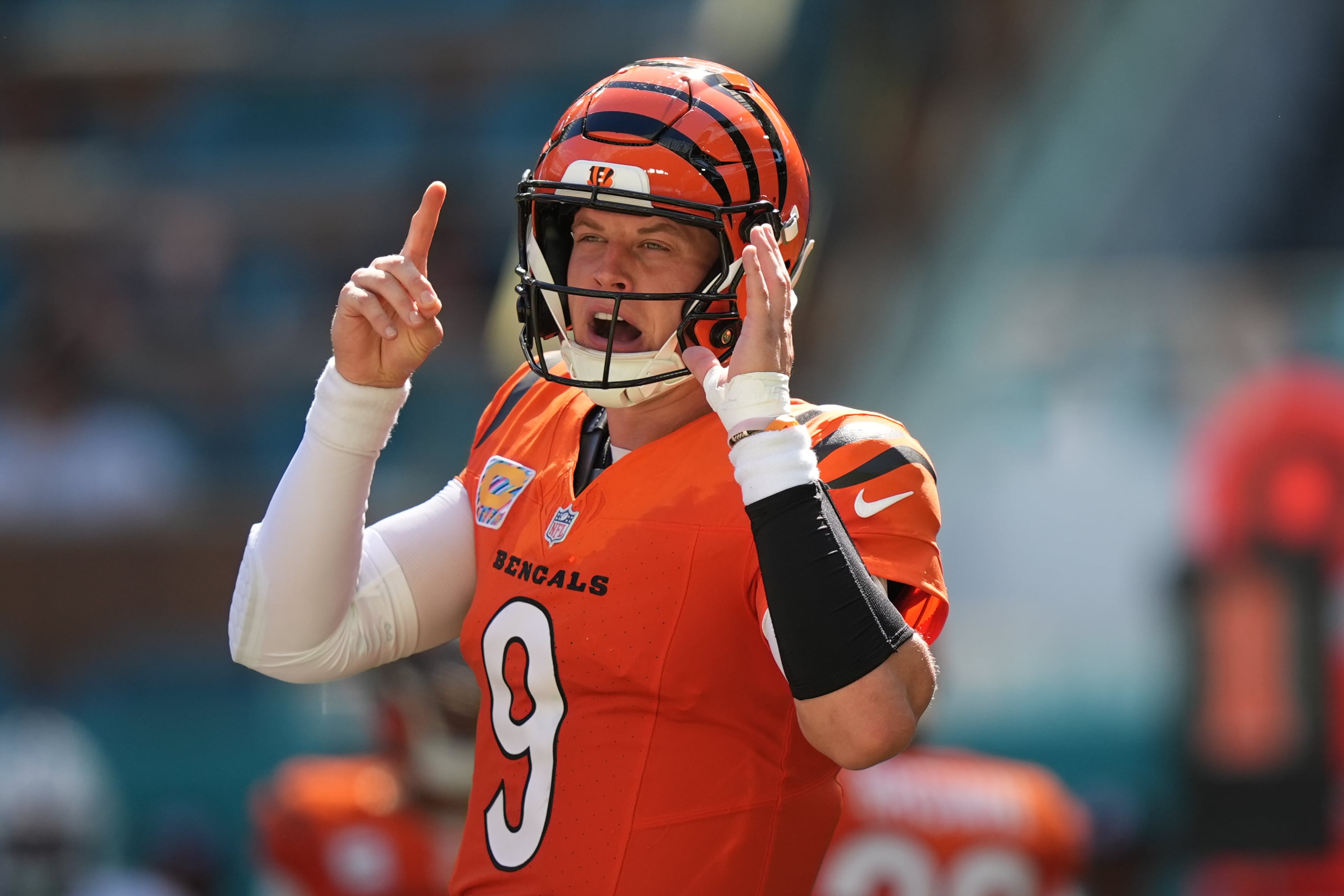 Burrow throws 4 TDs, Battle has pair of interceptions as Bengals beat Dolphins 31-24