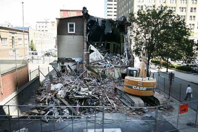 The Fernley Building at 19th and Arch Streets. The Philadelphia Historical Commission ruled Tuesday that the building is not historic enough to save from the wrecking ball. (Eric Mencher/Inquirer)