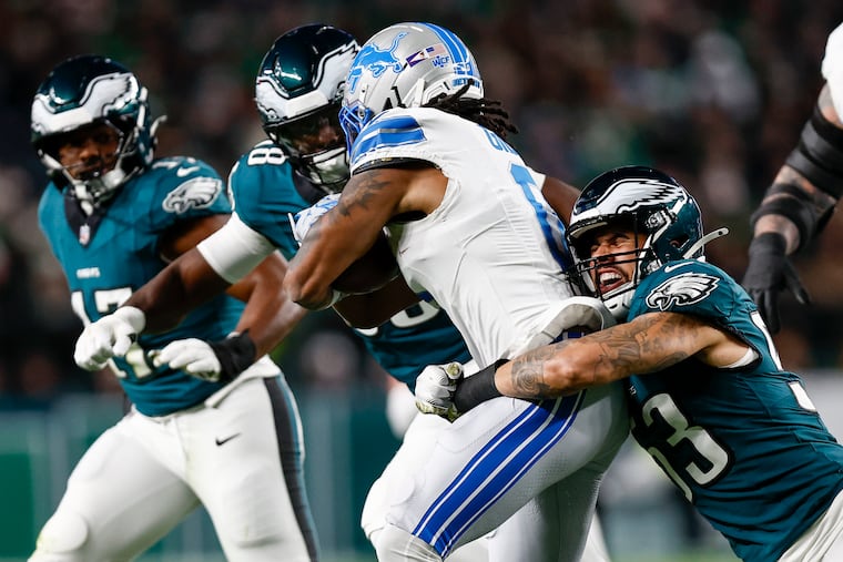 Can Zack Baun (right) and the Eagles put forth the kind of defensive domination against the lowly Raiders that will end their losing streak?