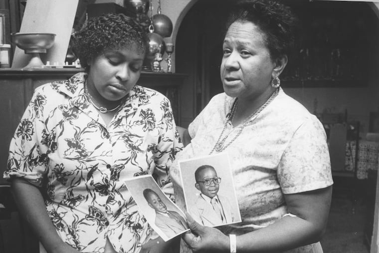 In this July 19, 1988 Daily News file photograph, Rochelle Yates and her mother, Rosetta Talton, hold photos of Rochelle’s sons Marcus, left, and Malcolm, right.