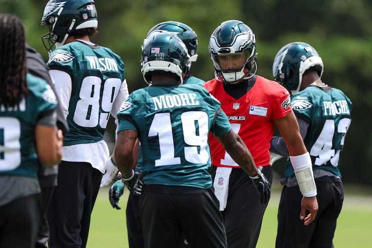 Jalen Hurts (right) and the first-unit offense had a strong day during Wednesday's minicamp practice.