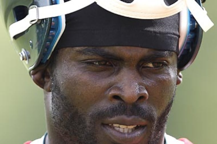 "The best thing for a quarterback is to have pressure on him," Michael Vick said. (David Maialetti/Staff Photographer)