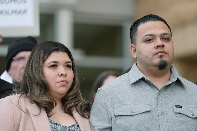 Kilmar Abrego Garcia and his wife Jennifer Vasquez Sura leave the United States District Court District of Maryland, Monday, Dec. 22, 2025, in Greenbelt, Md. (AP Photo/Stephanie Scarbrough)