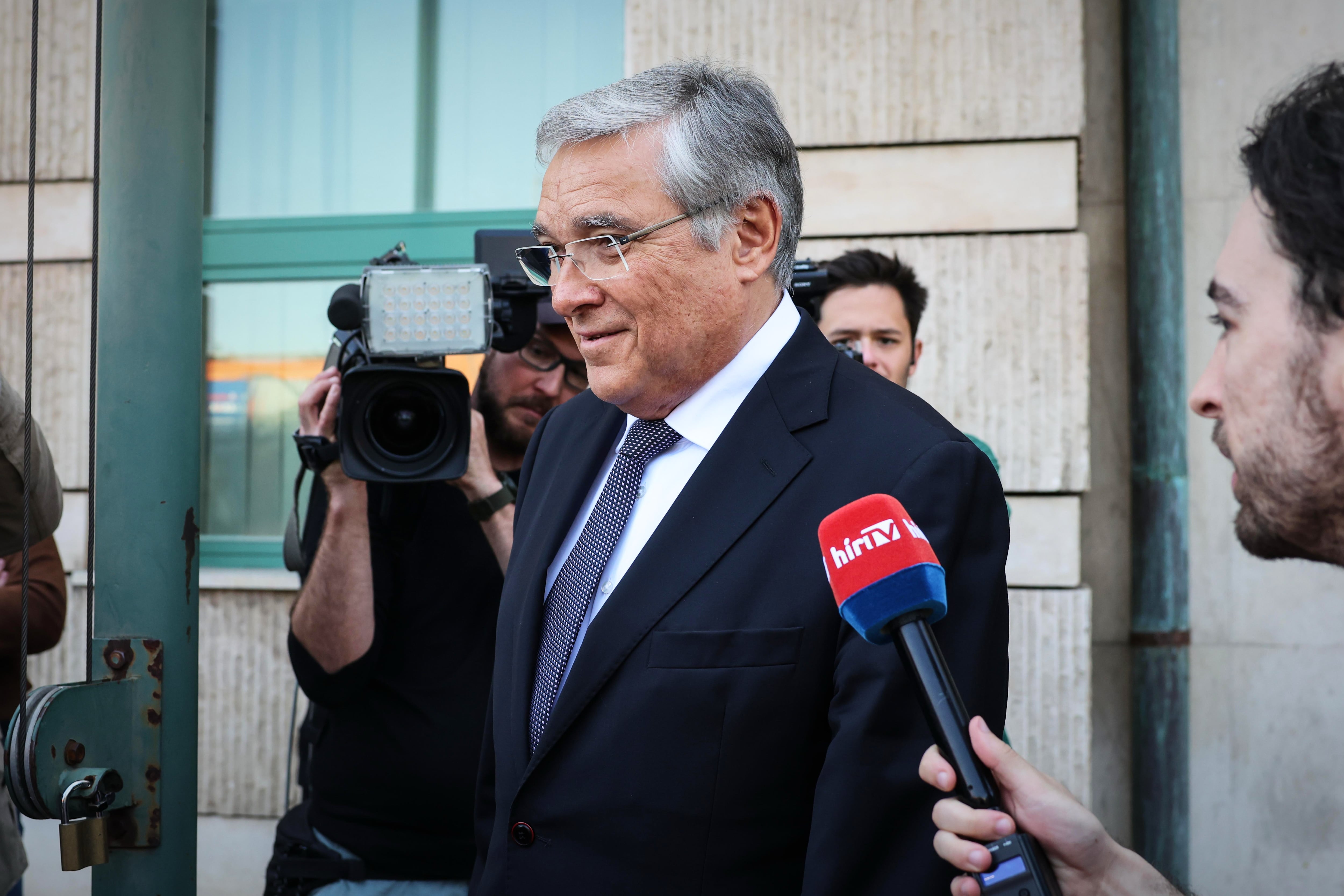 Hungary expels 10 Russian diplomats as it shifts away from previous pro-Moscow stance