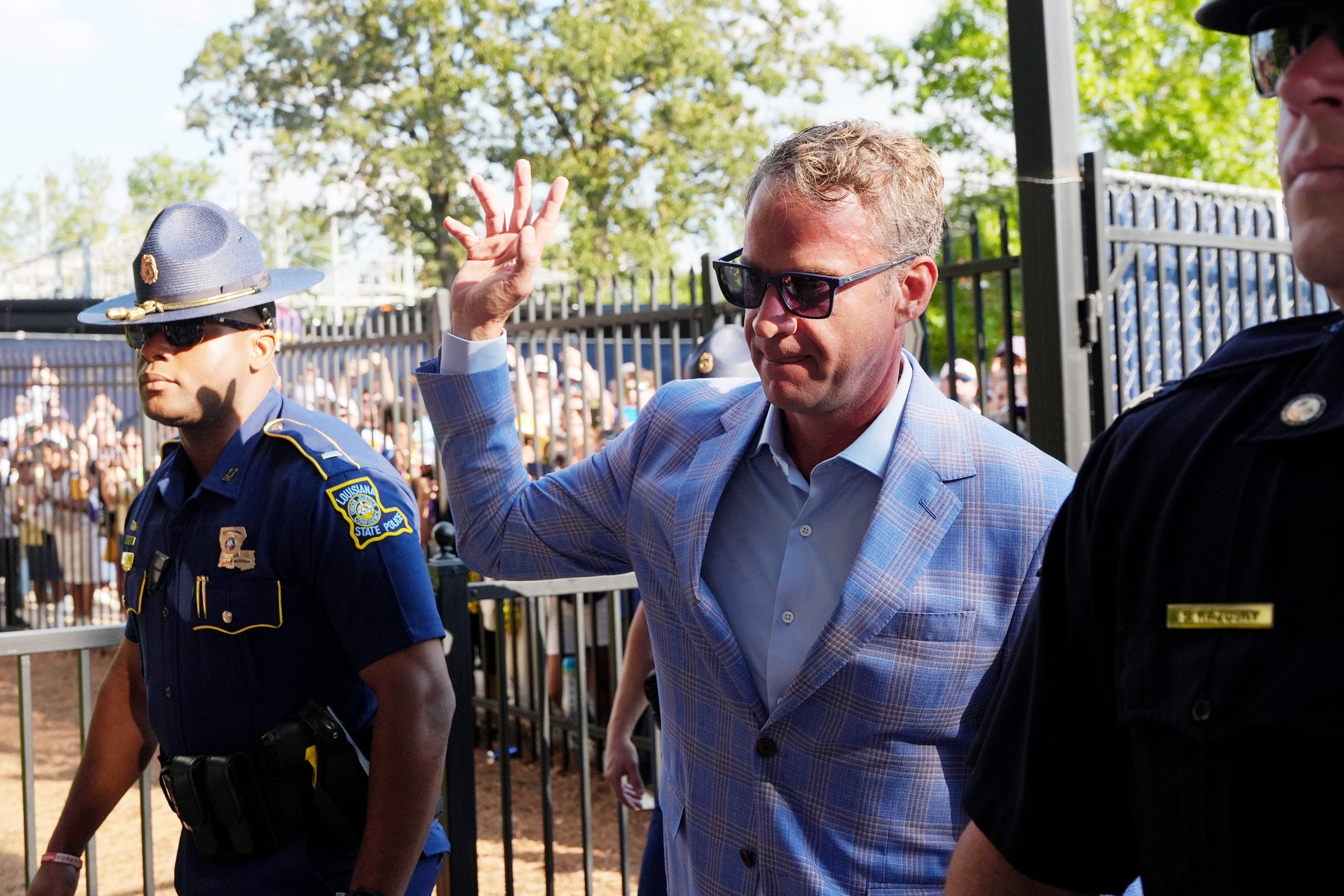 Lane Kiffin Faces Ole Miss Crowd's Mixed Welcome as LSU Returns to Oxford