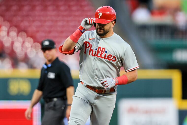 Kyle Schwarber rounds the bases after hitting a home run in the fifth inning.
