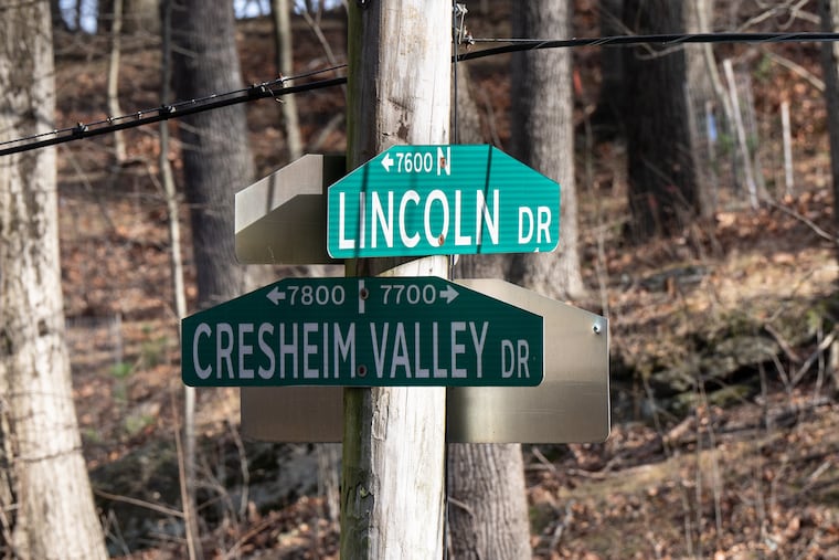A street sign for Lincoln Drive.