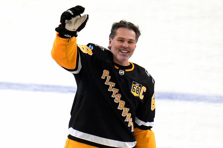 The Pittsburgh Penguins planned to pass out Jaromír Jágr bobbleheads on Thursday night before the shipment was stolen.