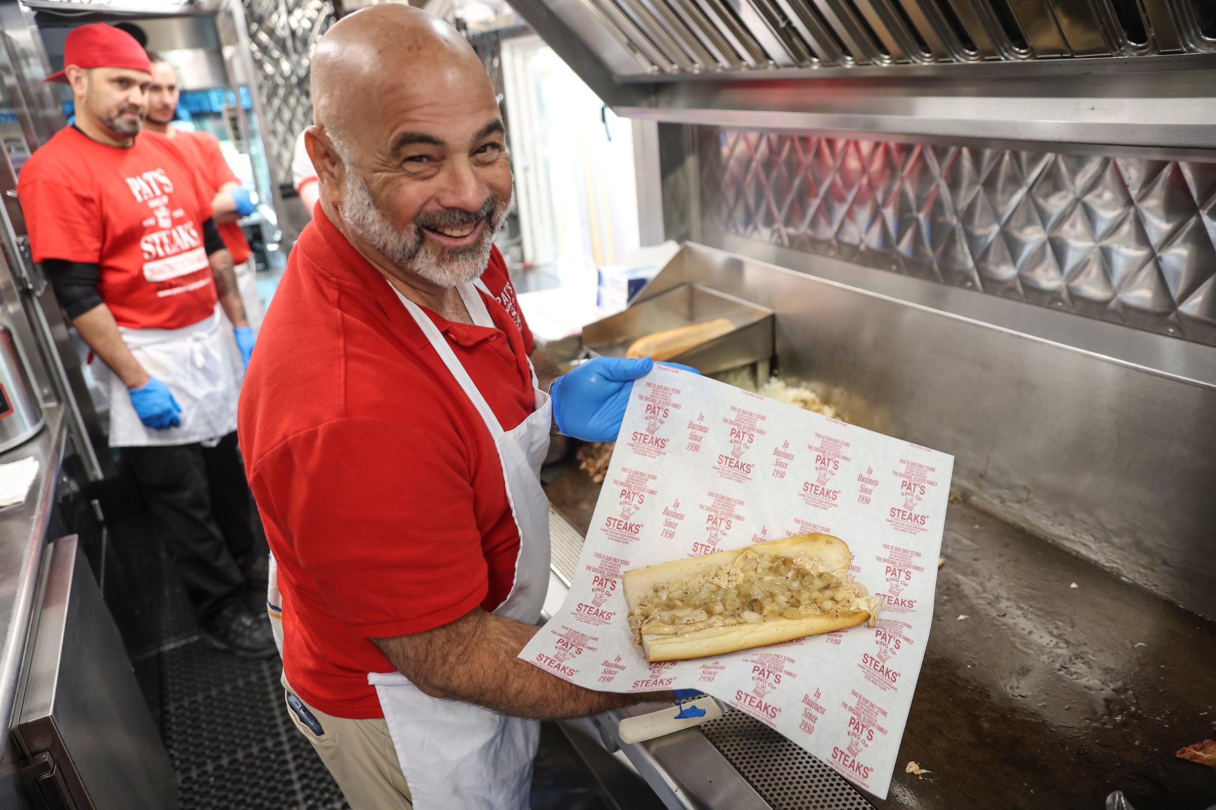 An influencer threw a cheesesteak at Pat’s. The Internet threw it right back.