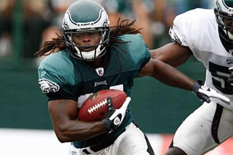 Running back Eldra Buckley is fighting for a spot on the Eagles roster. (David Maialetti / Staff Photographer)