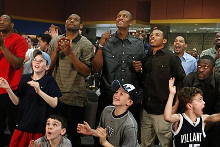 Villanova players and fans celebrate after learning they will stay in Philadelphia for the first two rounds of the NCAA Tourrnament. (Ron Cortes / Staff Photographer)