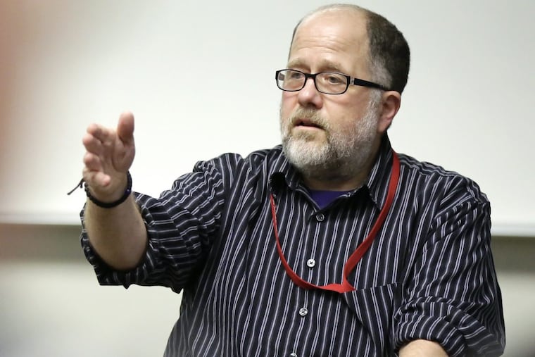 Jeff Draine teaches a class in social justice for graduate social work students at the Temple Center City campus. ELIZABETH ROBERTSON / Staff Photographer
