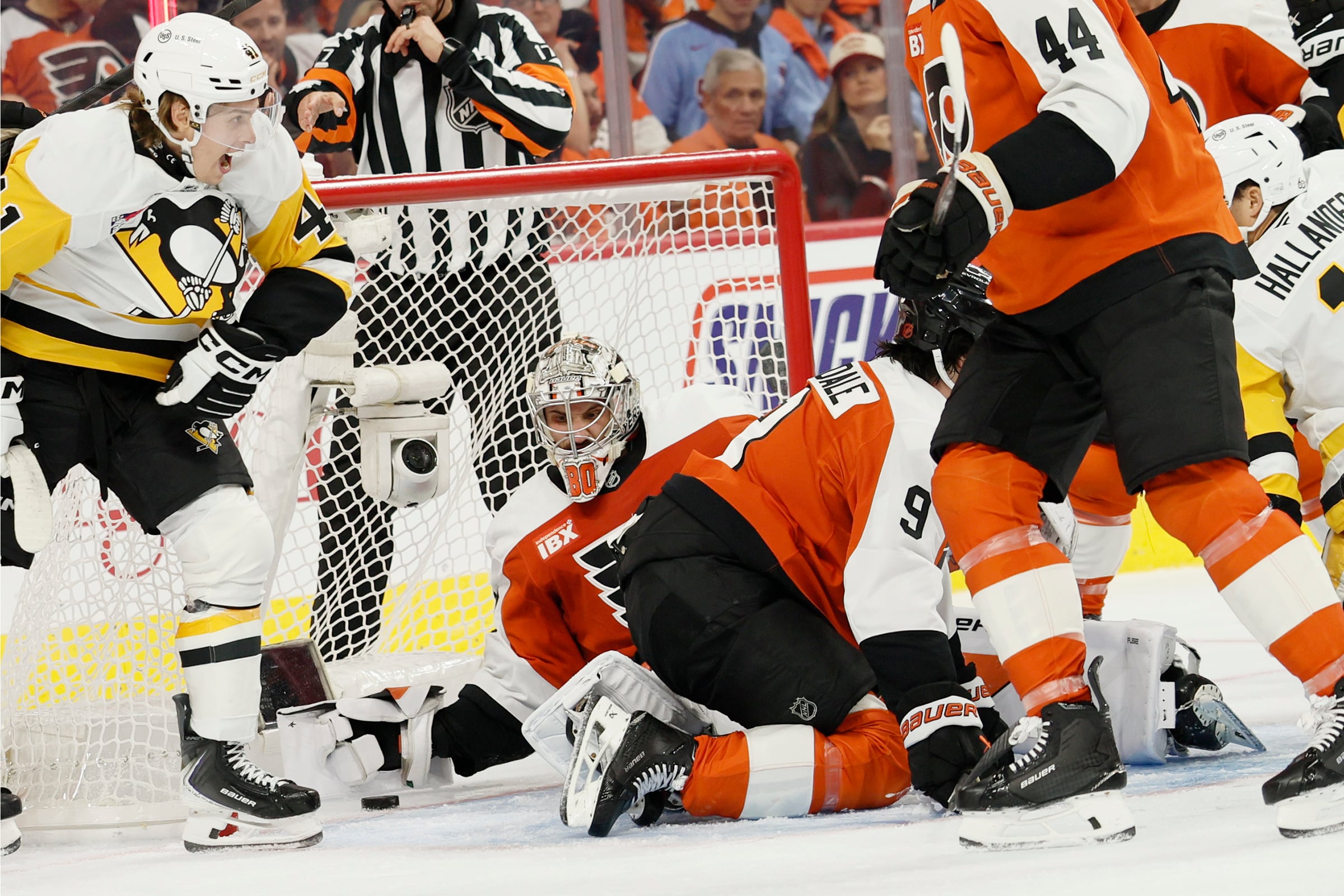 Flyers lay an egg in opener, get booed off the ice after 7-0 loss to the Penguins