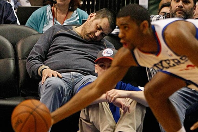 A 76ers fan sleeps during the second half. (Ron Cortes/Staff Photographer)
