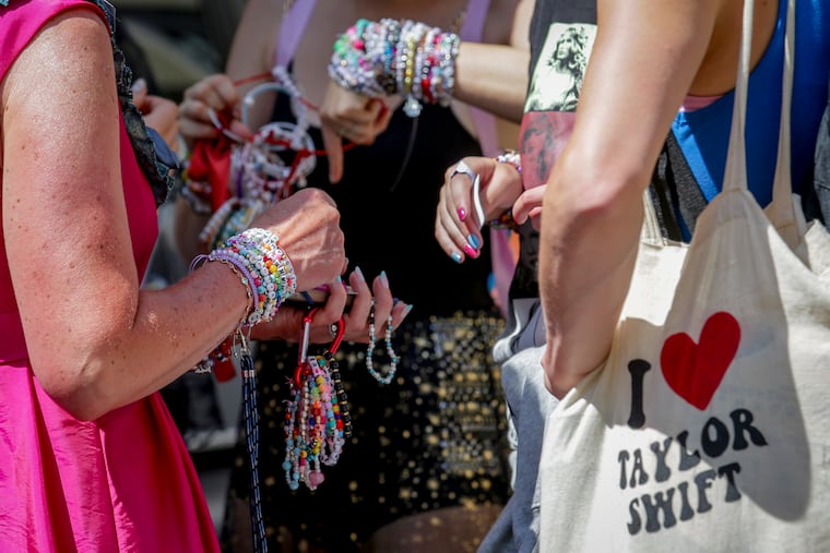 Swifties trade bracelets in the city centre in Vienna on Thursday, Aug.8, 2024. Organizers of three Taylor Swift concerts in the stadium in Vienna this week called them off on Wednesday after officials announced arrests over an apparent plot to launch an attack on an event in the Vienna area such as the concerts. (AP Photo/Heinz-Peter Bader)
