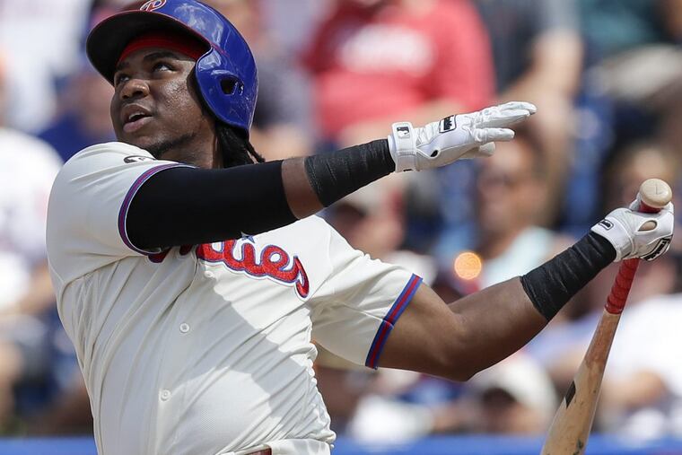 Maikel Franco bats against the New York Mets on Sunday, August 13, 2017 in Philadelphia. YONG KIM / Staff Photographer.