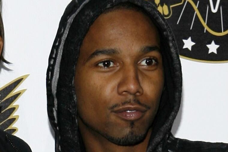Juelz Santana turned himself into Port Authority Police early Monday after a gun was found in a carry-on bag containing his identification at a New York City area airport last week. He is due to appear in U.S. District Court in Newark later in the day. (A)