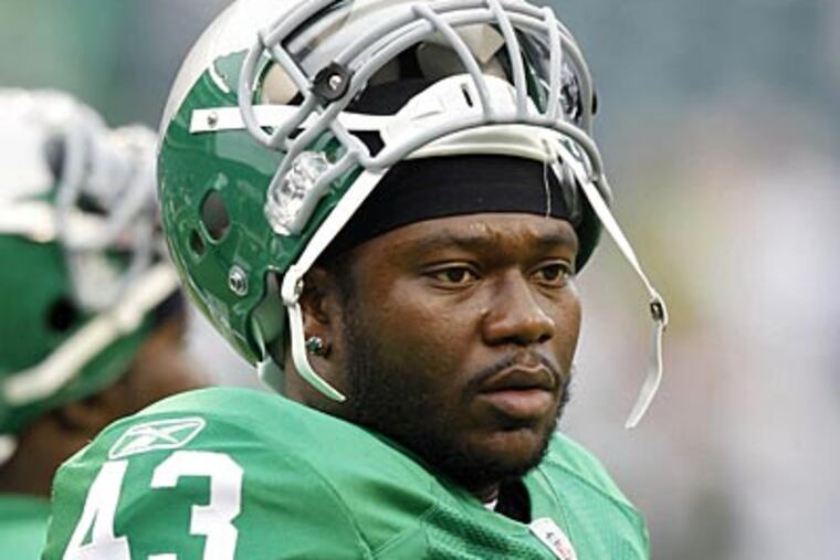 Eagles fullback Leonard Weaver faces a long road back from his devastating knee injury. (Mel Evans/AP Photo)