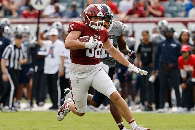 Temple tight end Peter Clarke scored a 15-yard touchdown catch against UTSA on Saturday.