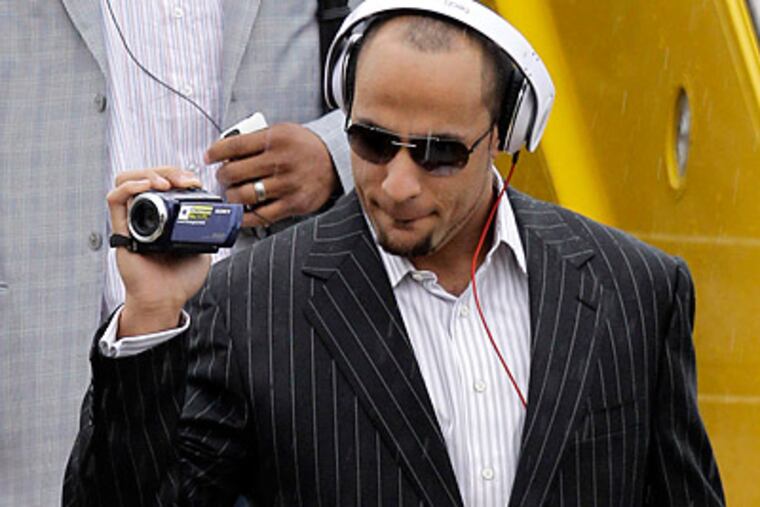 Hank Baskett made it to the Super Bowl as a member of the Colts. (Eric Gay/AP file photo)