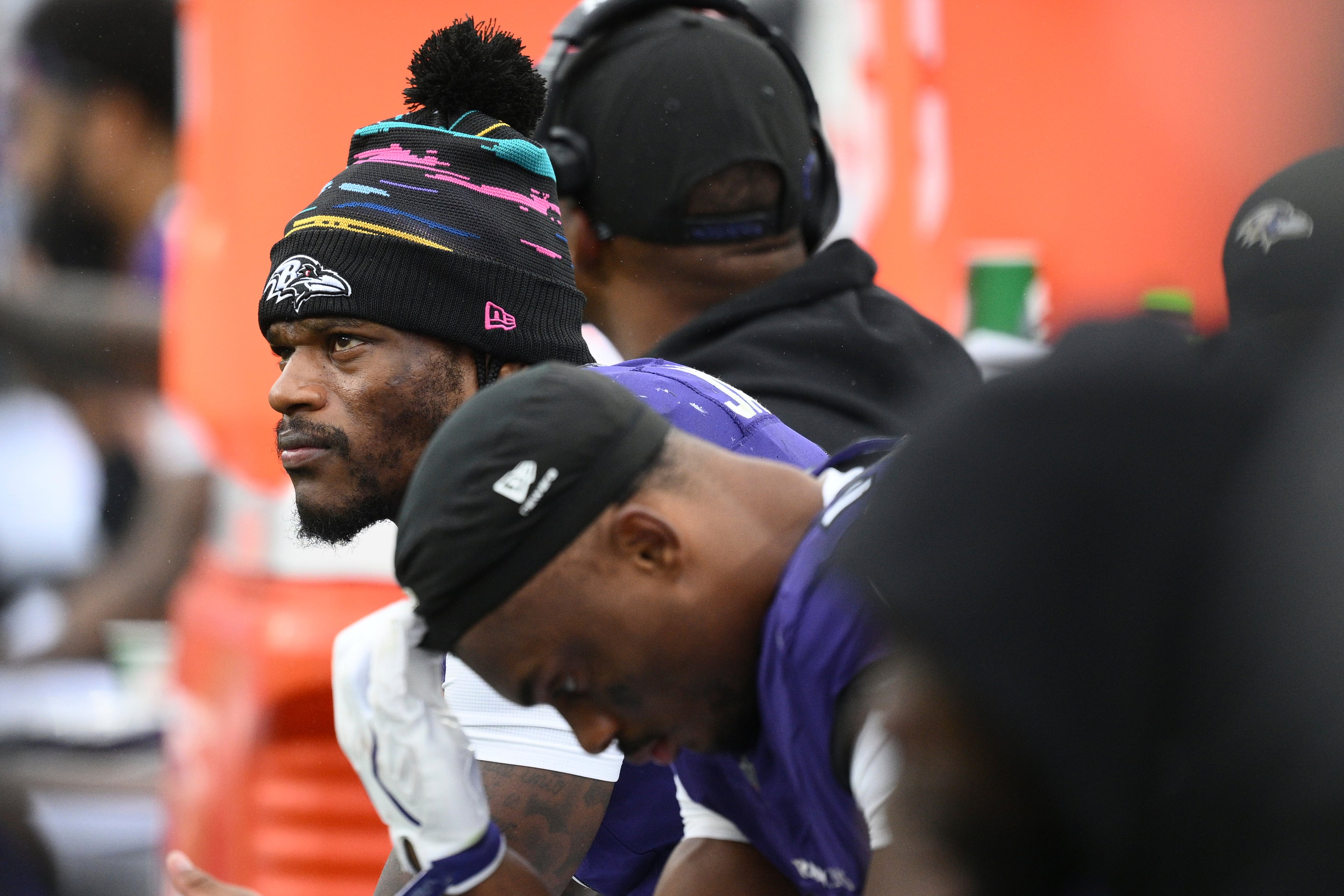 Lamar Jackson sits out 2nd half with a sprained left ankle that the Ravens hope isn't too severe