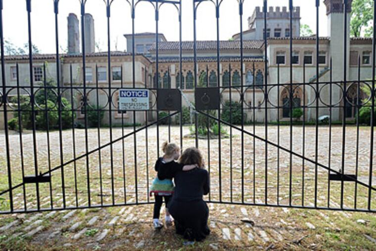 Stacey Mattox of Havertown brought her 4-year-old daughter, Devon, to see the La Ronda estate in Bryn Mawr yesterday. (Sharon Gekoski-Kimmel / Staff Photographer)