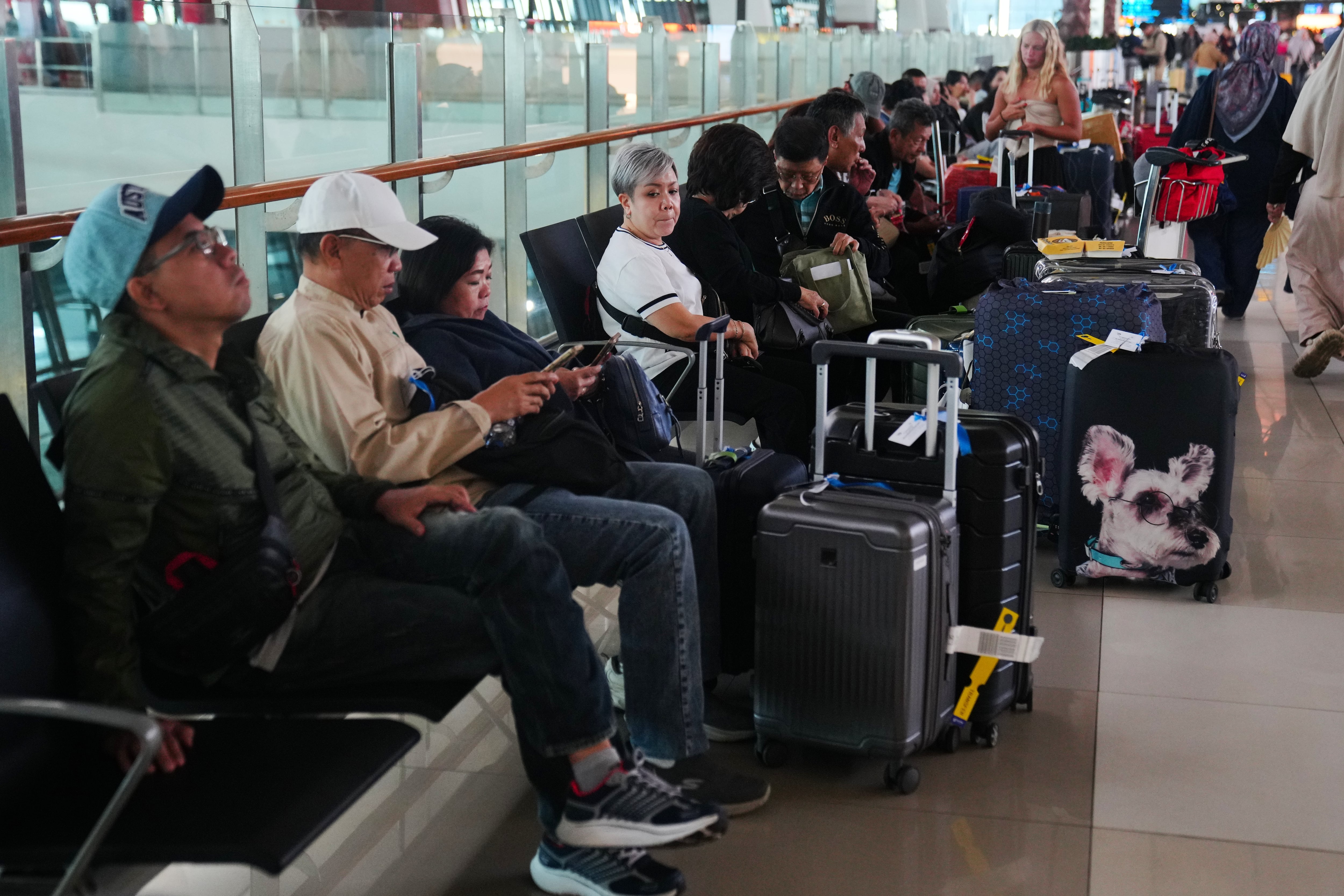 Indonesia cancels flights at Jakarta airport and others as Anak Krakatau volcano erupts