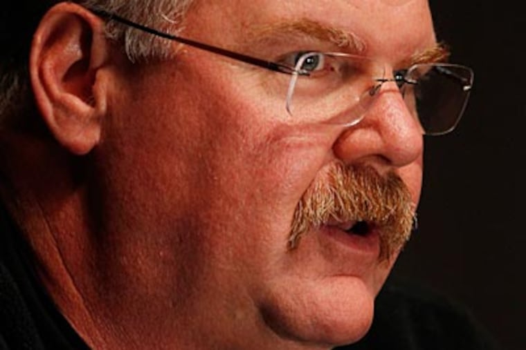 Andy Reid and the Eagles hold a 3-4 record heading into tonight's game against the Bears. (Laurence Kesterson/Staff Photographer)