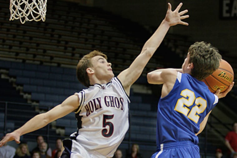 Holy Ghost's Timothy Lazorko, left, tries to block a shot by Springfield's Dave Carpenter during the 3rd quarter of the District 1 Class AAA boys basketball championship. (Elizabeth Robertson / Staff Photographer)